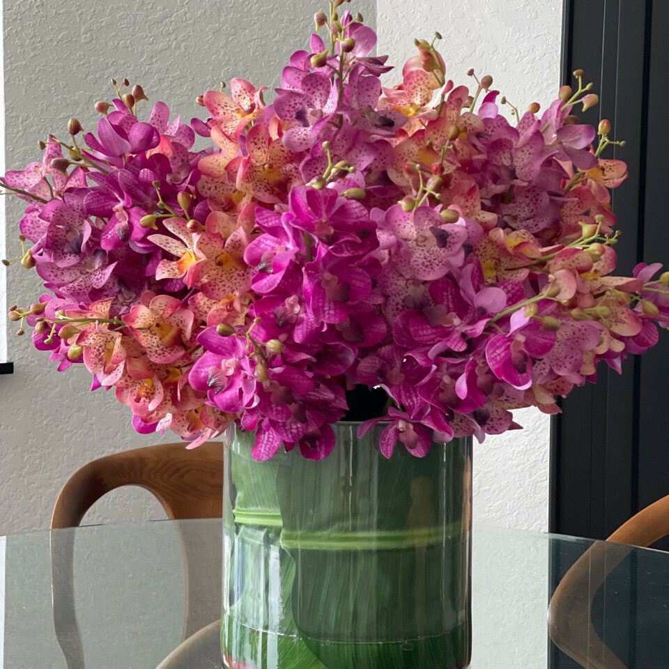 Gemischte Mokara-Orchideen in XXLem Rota-Zylinder