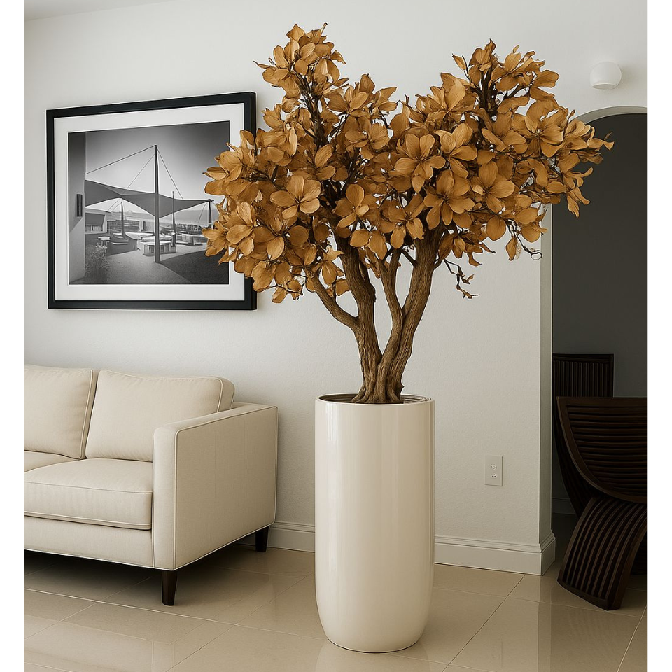 Magnolienbaum in Beige im glänzend Elfenbeinen Topf – Neu eingetroffen