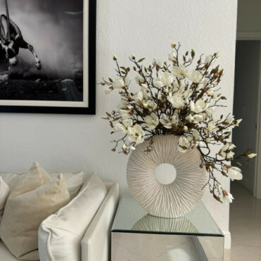 XXL Ewigkeitsvase mit Magnolien und Treibholz