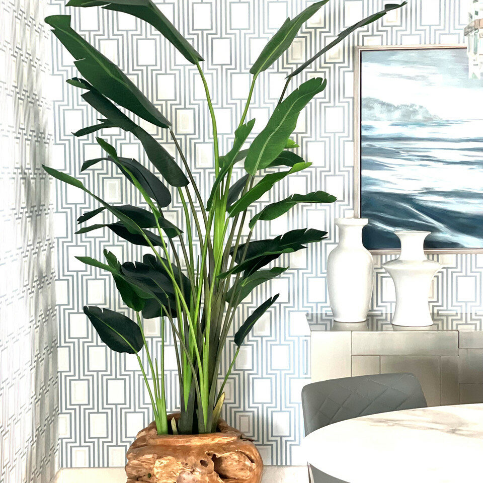 XXL Vase aus Teakholz mit prächtiger Strelitzie (Paradiesvogelblume)