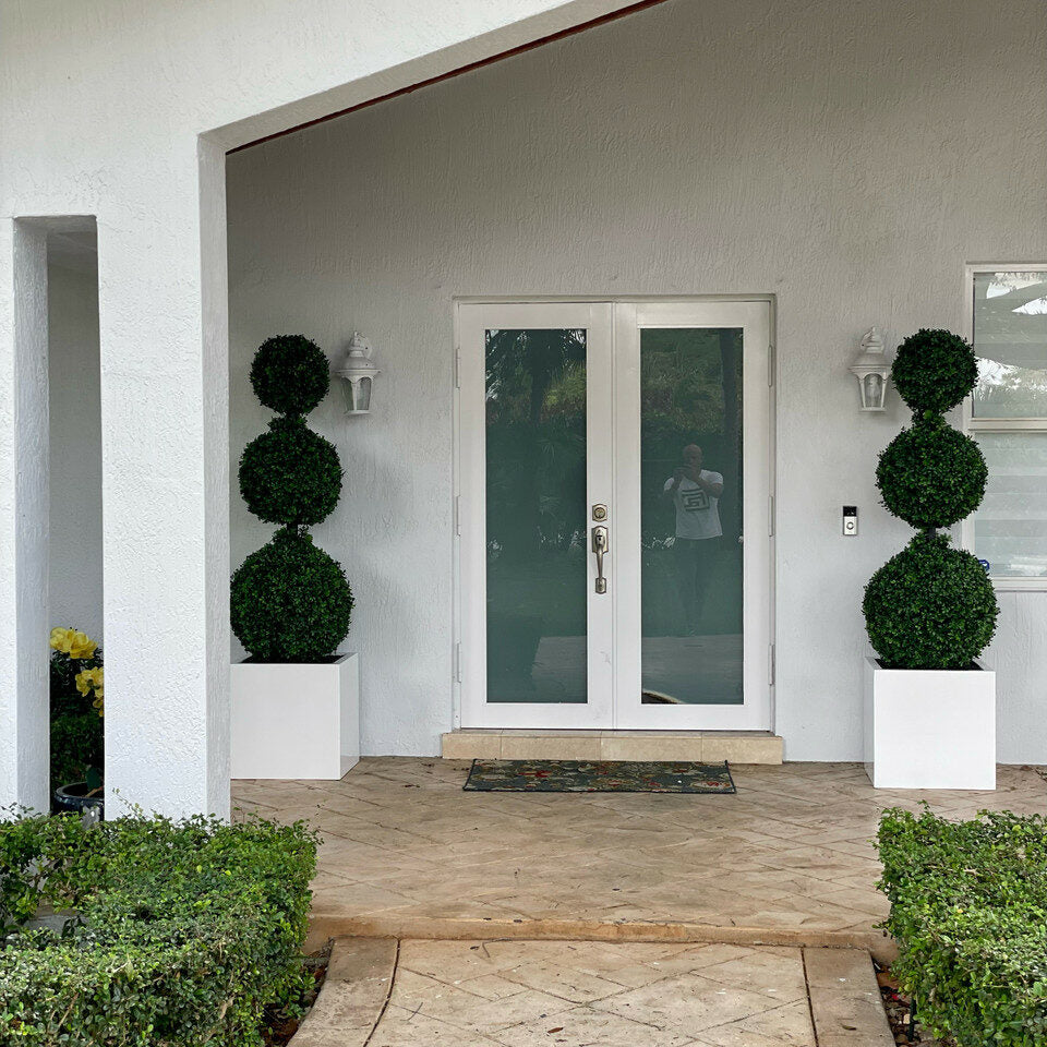 Dreifachkugel-Topiary mit XXLem Fiberglas-Topf