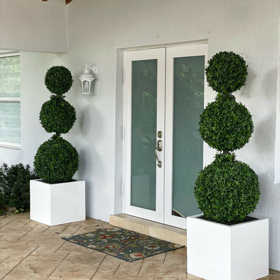 Dreifachkugel-Topiary mit XXLem Fiberglas-Topf