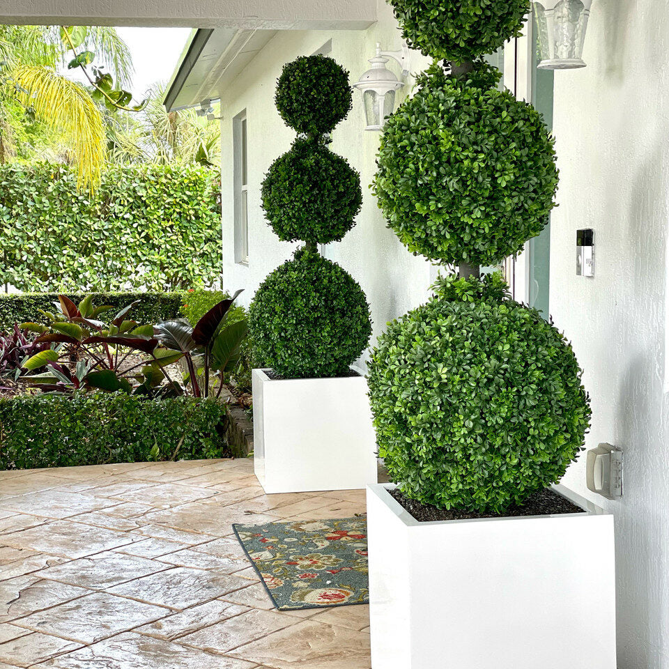 Dreifachkugel-Topiary mit XXLem Fiberglas-Topf