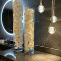 Glaszylinder mit Elfenbeinen Phalaenopsis-Orchideen